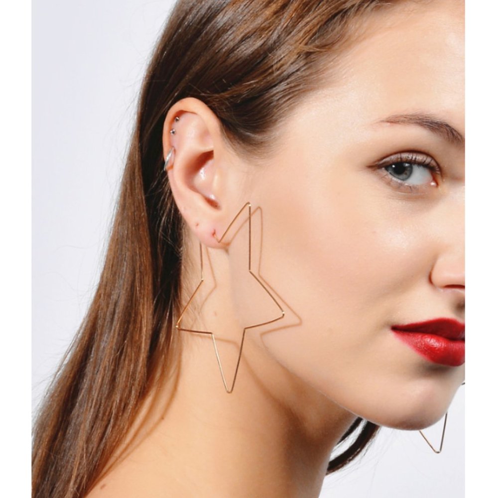 “Movie Star” Large Hoop Simple Geometric Earrings - Picture 7 of 9